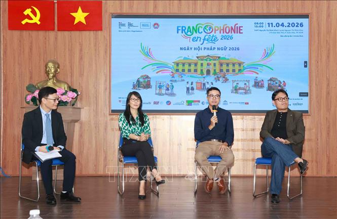 Tọa đàm cựu du học sinh Việt Nam tại Pháp với chủ đề “Trưởng thành cùng nước Pháp”. Ảnh: Xuân Khu-TTXVN