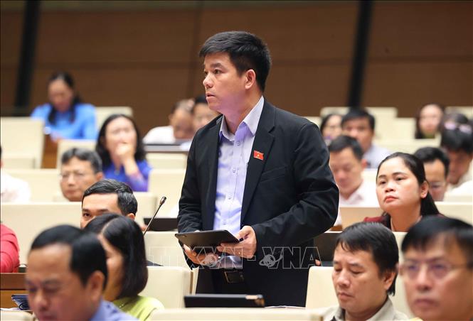 Đại biểu Quốc hội tỉnh Lâm Đồng Nguyễn Văn Ngọc tranh luận tại phiên họp. Ảnh: Văn Điệp - TTXVN 