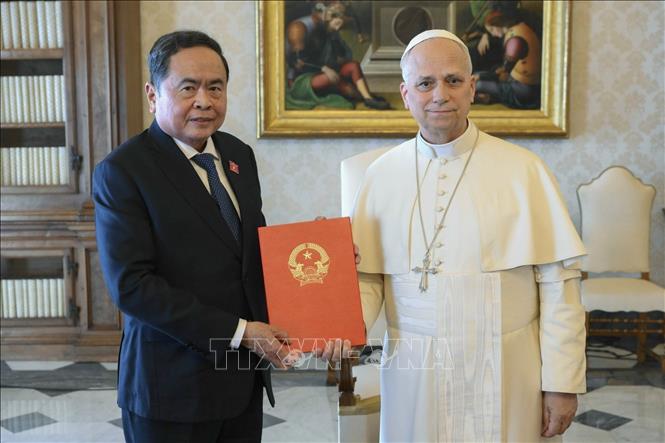 NA Chairman Tran Thanh Man conveys a letter from Party General Secretary and State President To Lam to Pope Leo XIV. VNA Photo