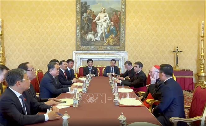 NA Chairman Tran Thanh Man meets with Vatican Secretary of State Pietro Parolin. VNA Photo