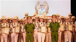 Tuyên dương các điển hình tiên tiến lực lượng Cảnh sát Quản lý hành chính