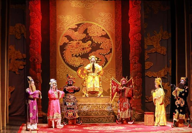Vở diễn do Nhà hát Sân khấu Truyền thống Quốc gia Việt Nam dàn dựng, biểu diễn góp phần lan tỏa giá trị di sản. Ảnh: Khánh Hoà - TTXVN