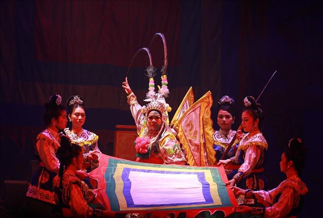 Vở tuồng “Nữ tướng Đào Tam Xuân” khắc họa sâu sắc hình tượng người phụ nữ. Ảnh: Khánh Hoà - TTXVN
