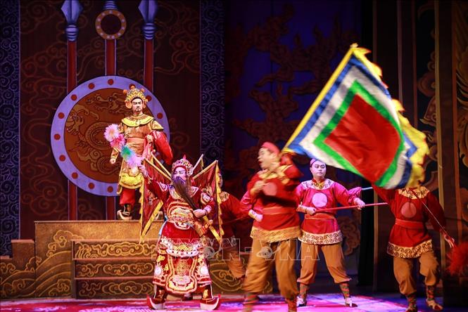 Vở diễn do Nhà hát Sân khấu Truyền thống Quốc gia Việt Nam dàn dựng, biểu diễn góp phần lan tỏa giá trị di sản. Ảnh: Khánh Hoà - TTXVN