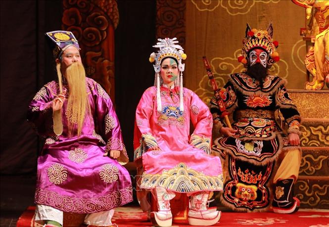 Vở diễn do Nhà hát Sân khấu Truyền thống Quốc gia Việt Nam dàn dựng, biểu diễn góp phần lan tỏa giá trị di sản. Ảnh: Khánh Hoà - TTXVN
