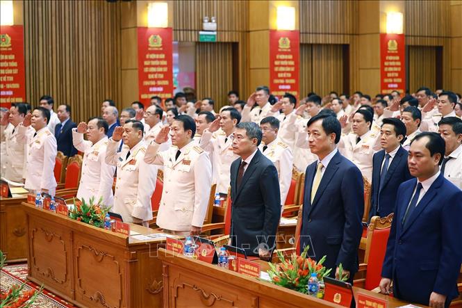 Thủ tướng Lê Minh Hưng và các đại biểu dự Lễ kỷ niệm 80 năm Ngày truyền thống lực lượng Cảnh sát Quản lý hành chính về trật tự xã hội. Ảnh: Dương Giang-TTXVN 
