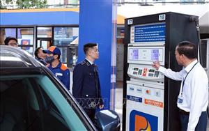 Quốc hội thông qua giảm thuế xăng dầu đến hết tháng 6/2026