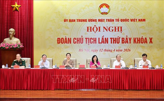Đoàn Chủ tịch điều hành Hội nghị Đoàn Chủ tịch UBTW MTTQ Việt Nam lần thứ 7, khóa X. Ảnh: Minh Đức – TTXVN