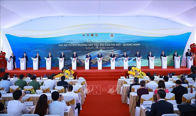 Thủ tướng Lê Minh Hưng và các đại biểu khởi công Dự án tuyến đường sắt tốc độ cao Hà Nội - Quảng Ninh. Ảnh: Dương Giang - TTXVN
