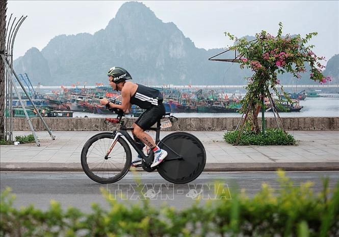 Một vận động viên trong nội dung đua xe đạp tính giờ, hướng tới mục tiêu hoàn thành chặng thi với thành tích tốt nhất. Ảnh: Phạm Tuấn Anh - TTXVN