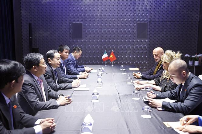 Chủ tịch Quốc hội Trần Thanh Mẫn gặp bà Sandra Scagliotti, Lãnh sự danh dự Việt Nam tại Torino. Ảnh: Doãn Tấn – TTXVN