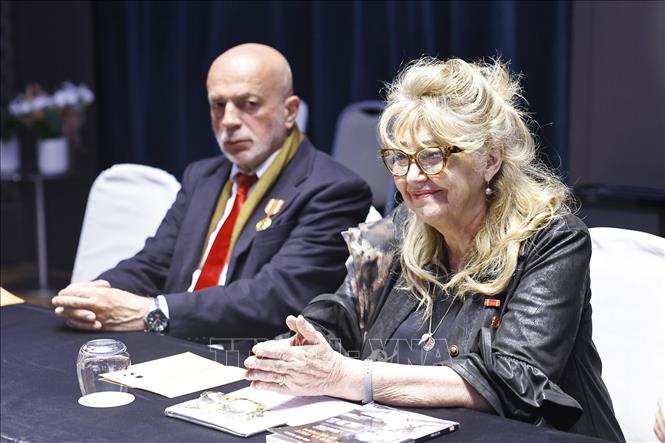 Bà Sandra Scagliotti, Lãnh sự danh dự Việt Nam tại Torino phát biểu tại cuộc gặp Chủ tịch Quốc hội Trần Thanh Mẫn. Ảnh: Doãn Tấn – TTXVN