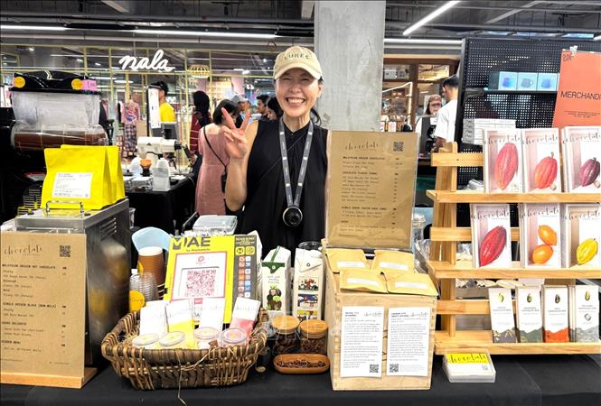 Một doanh nghiệp Malaysia tại Lễ hội cà phê ngày 10/4 tại Kuala Lumpur. Ảnh: Viên Luyến – Phóng viên TTXV tại Malaysia.
