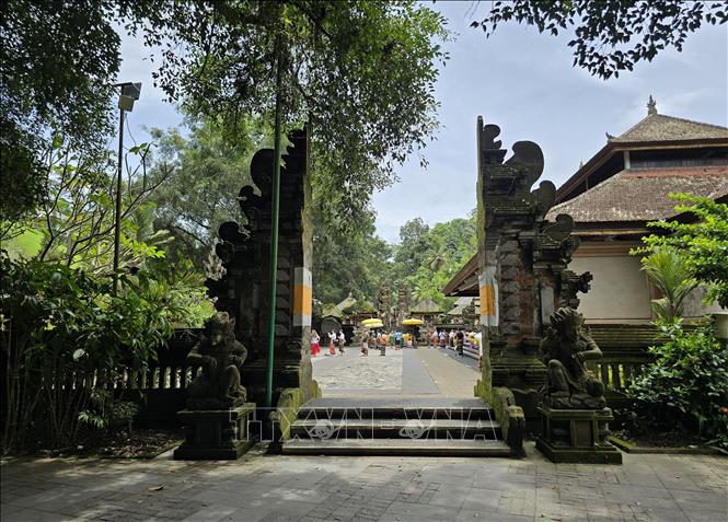 Cổng đá Candi Bentar - biểu tượng kiến trúc đặc trưng của Bali
Ảnh: Lê Minh Hưởng - PvTTXVN tại Indonesia