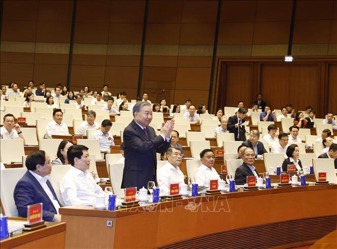 Tổng Bí thư, Chủ tịch nước Tô Lâm và các đồng chí lãnh đạo, Đảng, Nhà nước cùng các đại biểu tham dự tại điểm cầu chính Hội trường Diên Hồng, Nhà Quốc hội. Ảnh: Thống Nhất - TTXVN