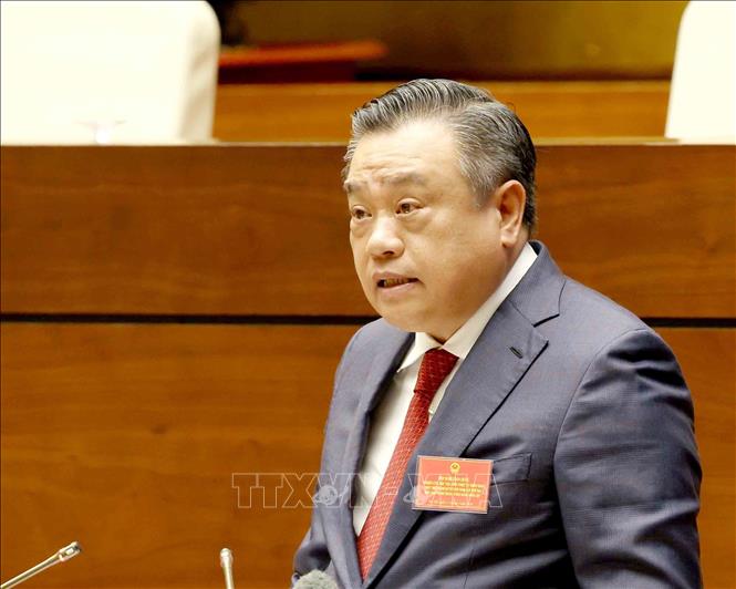 Đồng chí Trần Sỹ Thanh, Uỷ viên Bộ Chính trị, Bí thư Trung ương Đảng, Chủ nhiệm Uỷ ban Kiểm tra Trung ương giới thiệu chuyên đề “Nghị quyết về đổi mới, nâng cao hiệu lực công tác kiểm tra, giám sát và kỷ luật đảng; Quy định về công tác kiểm tra, giám sát và kỷ luật của Đảng”. Ảnh: Phương Hoa - TTXVN