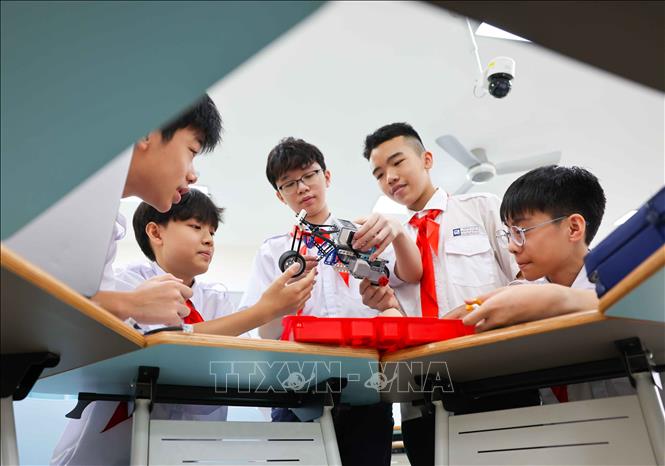 Học sinh hôm nay đang dần hình thành hình ảnh của thế hệ công dân số: hiện đại – tự tin, linh hoạt, có tư duy công nghệ và sẵn sàng hội nhập trong kỷ nguyên số. Ảnh: Thanh Tùng - TTXVN