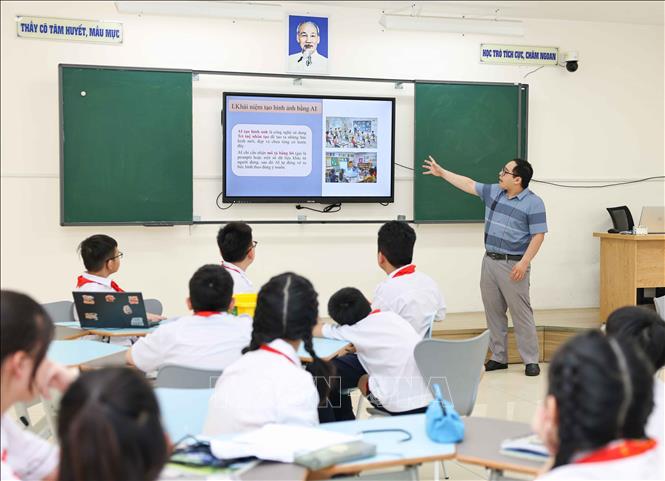 Buổi học không chỉ giúp học sinh được tiếp cận, ứng dụng công nghệ AI mà còn mang ý nghĩa sâu sắc trong việc hình thành tư duy thời đại số cho các em. Ảnh: Thanh Tùng - TTXVN 