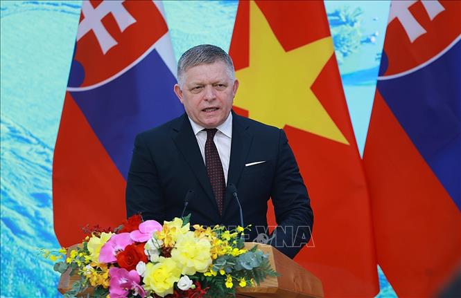 Thủ tướng Cộng hòa Slovakia Robert Fico phát biểu tại cuộc gặp gỡ báo chí hai nước. Ảnh: Dương Giang-TTXVN