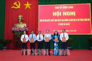 Vĩnh Long công bố các nghị quyết, quyết định về công tác cán bộ