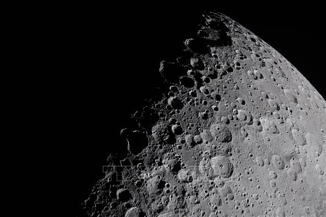 Hình ảnh Mặt Trăng được quan sát từ tàu vũ trụ Orion trong sứ mệnh Artemis II, ngày 6/4/2026. Ảnh: THX/TTXVN