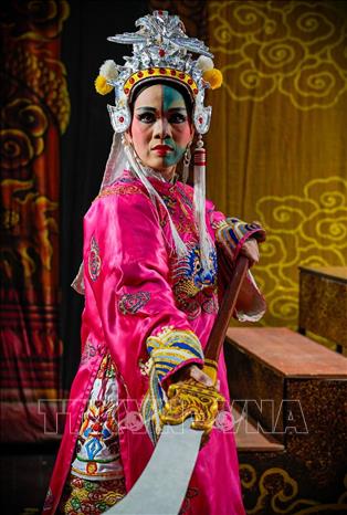 Lớp hoá trang độc đáo của Nữ tướng Đào Tam Xuân - biểu tượng của lòng trung nghĩa và sức mạnh nữ quyền trong thời phong kiến. Ảnh: Khánh Hoà - TTXVN