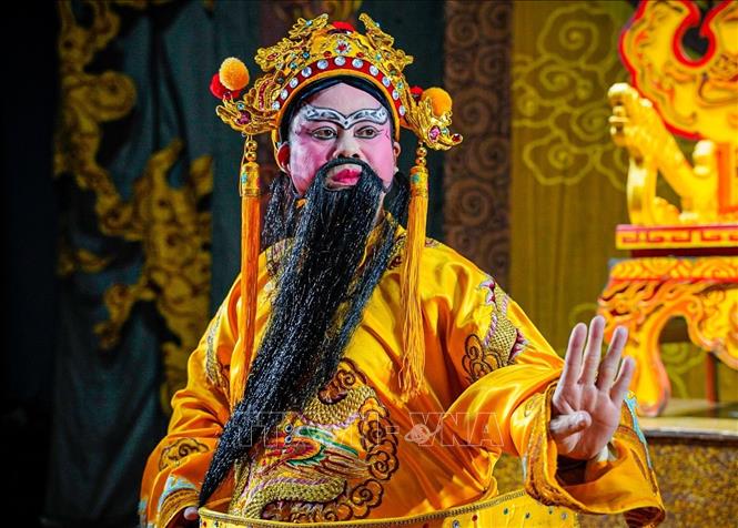 Tạo hình vua Triệu Khuông Dẫn trong vở Tuồng 