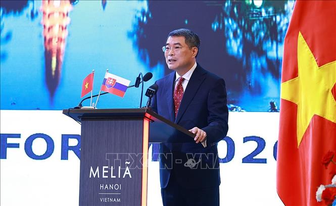 Thủ tướng Lê Minh Hưng phát biểu tại Diễn đàn doanh nghiệp Slovakia – Việt Nam năm 2026. Ảnh: Dương Giang - TTXVN 