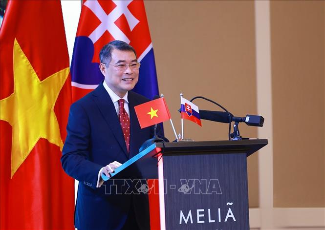 Thủ tướng Lê Minh Hưng phát biểu tại Diễn đàn doanh nghiệp Slovakia – Việt Nam năm 2026. Ảnh: Dương Giang - TTXVN 