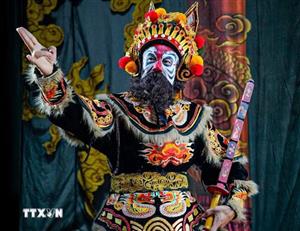 “Vẽ mặt” - hồn cốt của nghệ thuật Tuồng