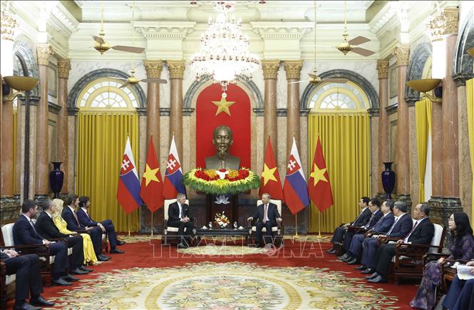 Tổng Bí thư, Chủ tịch nước Tô Lâm  tiếp Thủ tướng Slovakia Robert Fico. Ảnh: Thống Nhất - TTXVN