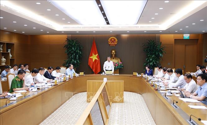 Thủ tướng Lê Minh Hưng chủ trì cuộc họp về cắt giảm thủ tục hành chính, điều kiện kinh doanh. Ảnh: Dương Giang - TTXVN
