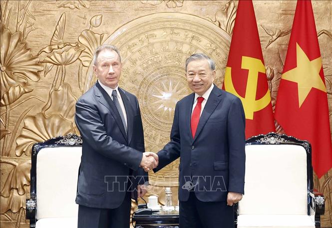 Tổng Bí thư, Chủ tịch nước Tô Lâm tiếp Giám đốc Cơ quan Vệ binh quốc gia Liên bang Nga Viktor Zolotov. Ảnh: Thống Nhất - TTXVN