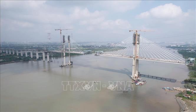 Cầu Phước Khánh trên cao tốc Bến Lức - Long Thành đã hoàn thành hơn 96% khối lượng thi công. Ảnh: Công Phong - TTXVN