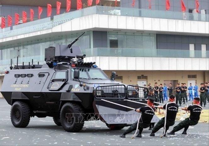 Màn biểu diễn khí công của chiến sĩ Cảnh sát cơ động tại Lễ kỷ niệm 50 năm ngày truyền thống lực lượng Cảnh sát cơ động (15/4/1974 - 15/4/2024). Ảnh: Phạm Kiên - TTXVN