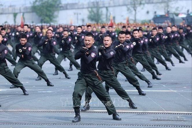 Đội hình 500 chiến sĩ Cảnh sát cơ động biểu diễn võ thuật tại Lễ kỷ niệm 50 năm ngày truyền thống lực lượng Cảnh sát cơ động (15/4/1974 - 15/4/2024). Ảnh: Dương Giang - TTXVN