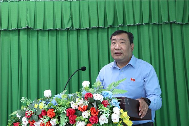 Ông Thạch Phước Bình, Phó Trưởng Đoàn Đại biểu Quốc hội chuyên trách khóa XVI tỉnh Vĩnh Long, phát biểu tại buổi tặng quà ở xã Long Hiệp. Ảnh: Thanh Hòa - TTXVN