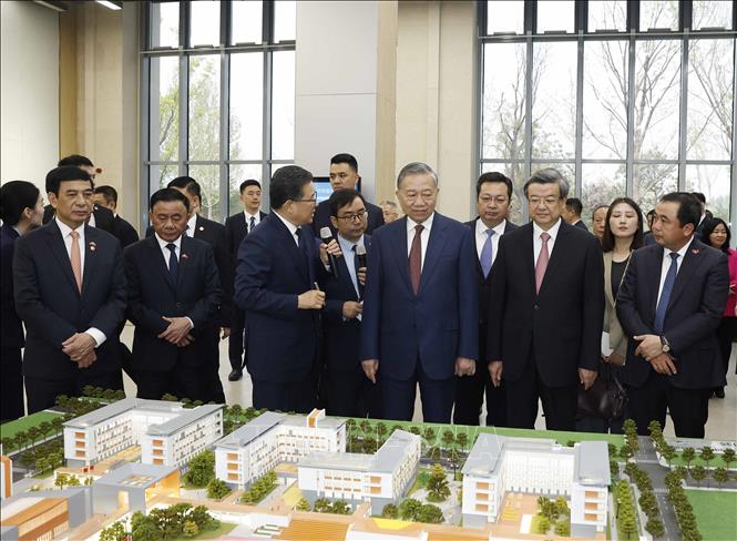  Tổng Bí thư, Chủ tịch nước Tô Lâm khảo sát tại Khu khởi động của Khu mới Hùng An, tỉnh Hà Bắc (Trung Quốc). Ảnh: Thống Nhất - TTXVN