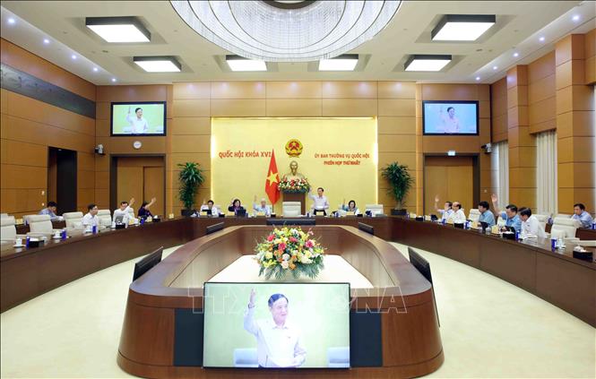 Ủy ban Thường vụ Quốc hội biểu quyết thông qua Nghị quyết về việc thành lập 10 phường thuộc tỉnh Đồng Nai; xem xét, cho ý kiến về việc thành lập thành phố Đồng Nai trực thuộc Trung ương; xem xét, thông qua về nguyên tắc việc thành lập Tòa án nhân dân, Viện kiểm sát nhân dân thành phố Đồng Nai. Ảnh: Phạm Kiên - TTXVN