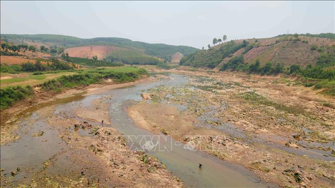 Dòng sông Đăk Bla tại trạm Kon Tum thấp hơn 86% so với trung bình cùng kỳ nhiều năm. Ảnh: Dư Toán - TTXVN