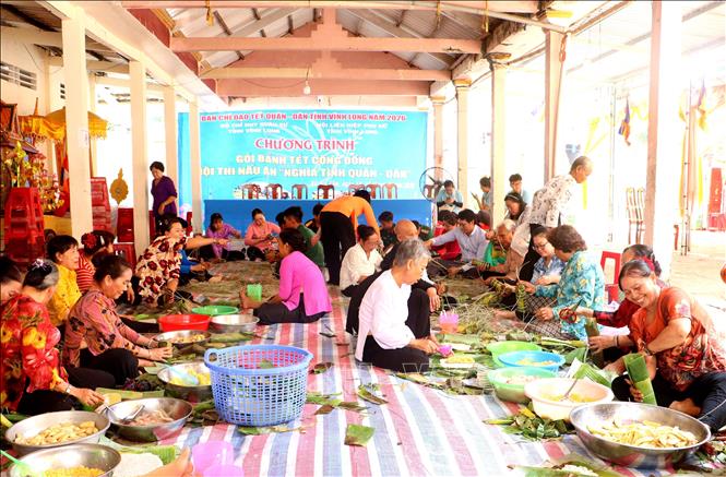 Chương trình gói bánh tét cộng đồng thu hút đông đảo hội viên phụ nữ, người dân địa phương tham gia. Ảnh: Lê Thúy Hằng – TTXVN