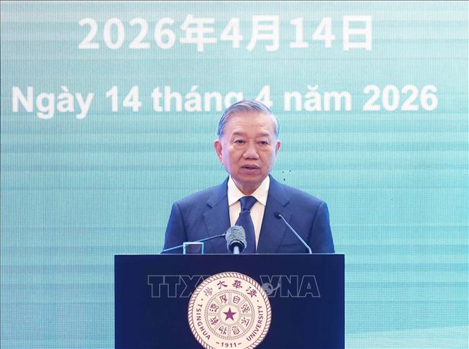 Party General Secretary, State President To Lam speaks at the Tsinghua University. VNA Photo: Thống Nhất 