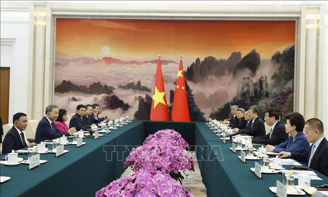 Tổng Bí thư, Chủ tịch nước Tô Lâm hội kiến Chủ tịch Chính hiệp toàn quốc Trung Quốc Vương Hộ Ninh. Ảnh: Thống Nhất - TTXVN