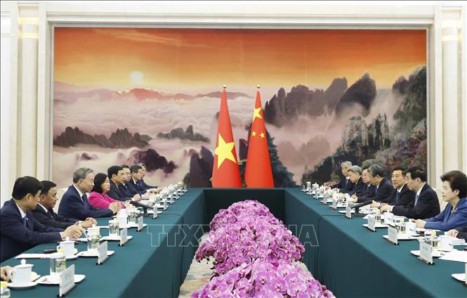 Tổng Bí thư, Chủ tịch nước Tô Lâm hội kiến Chủ tịch Chính hiệp toàn quốc Trung Quốc Vương Hộ Ninh. Ảnh: Thống Nhất - TTXVN