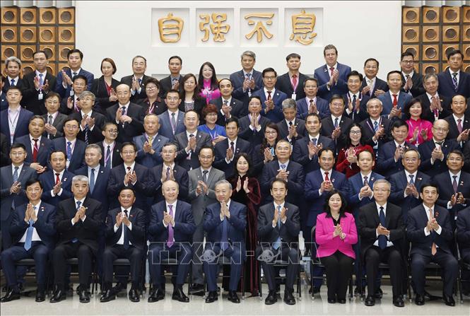Party General Secretary, State President To Lam and the two countries' delegates. VNA Photo: Thống Nhất 