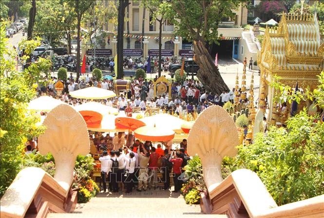 Quang cảnh Lễ đón chư thiên, khởi đầu chuỗi chương trình hoạt động trong khuôn khổ sự kiện Nokor Sangkranta 2026 tại thắng cảnh Wat Phnom (Chùa Núi) ở trung tâm thủ đô Phnom Penh. Ảnh: Minh Hưng – PV TTXVN tại Campuchia