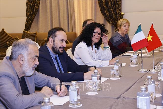 Tổng Bí thư Đảng Tái lập Cộng sản Italy Maurizio Acerbo phát biểu tại cuộc gặp Chủ tịch Quốc hội Trần Thanh Mẫn. Ảnh: Doãn Tấn – TTXVN