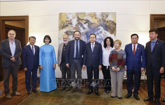 Chủ tịch Quốc hội Trần Thanh Mẫn gặp Tổng Bí thư Đảng Tái lập Cộng sản Italy Maurizio Acerbo. Ảnh: Doãn Tấn – TTXVN