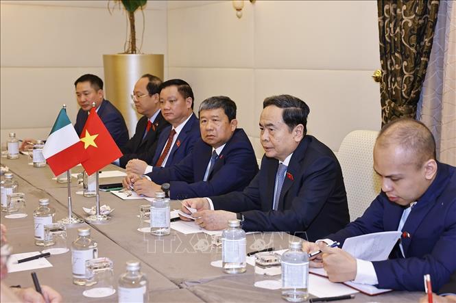 Chủ tịch Quốc hội Trần Thanh Mẫn phát biểu tại cuộc gặp Tổng Bí thư Đảng Tái lập Cộng sản Italy Maurizio Acerbo. Ảnh: Doãn Tấn – TTXVN
