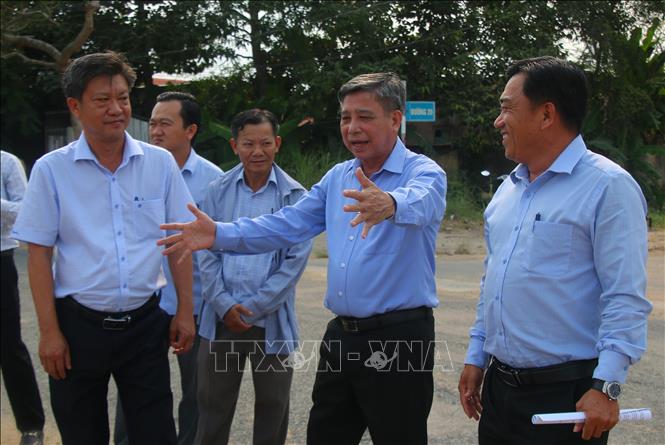 Kiểm tra Khu tái định cư phường IV. Ảnh: Duy Khương – TTXVN